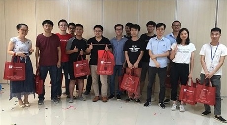 真正检测4～8月份员工生日聚会
